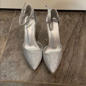 6.5 Dream Pairs silver heels